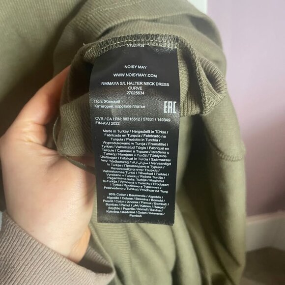 Green Curve Halter Neck Dress - Picture 4 of 5